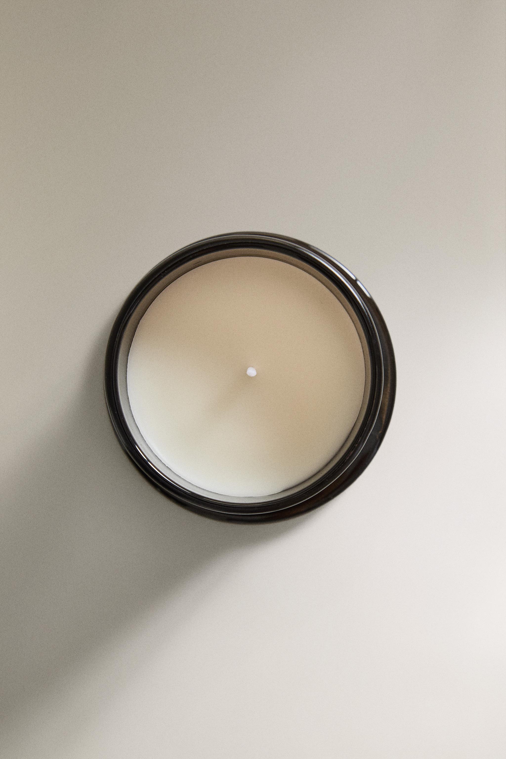 (140 G) CÈDRE ÉPICÉ SCENTED CANDLE